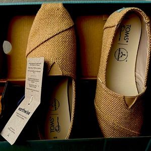 Brand new Toms with Tag